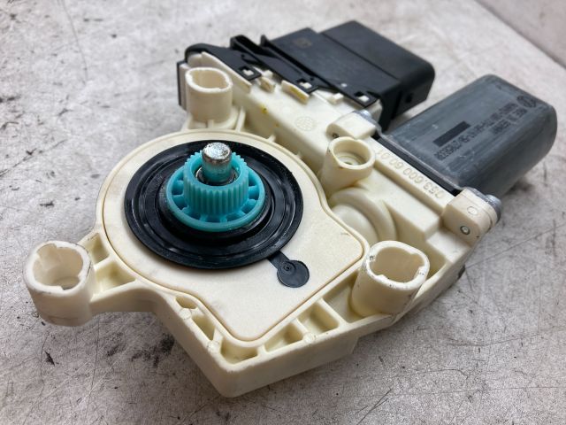 bontott VW GOLF V Jobb hátsó Ablakemelő Motor