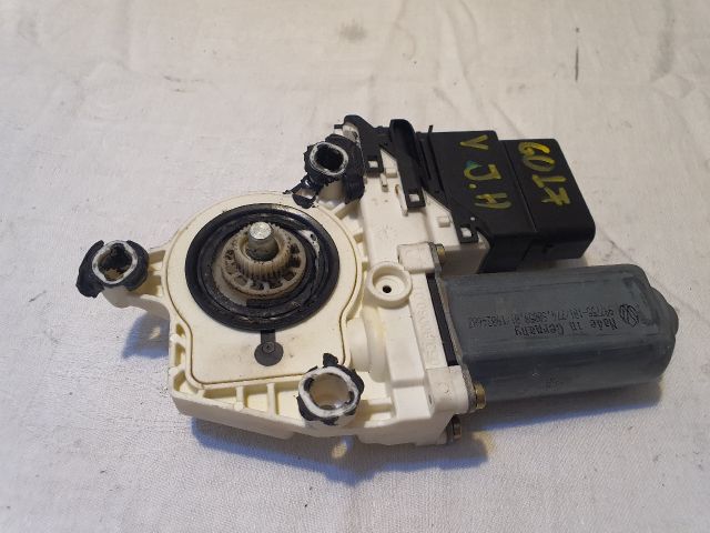 bontott VW GOLF V Jobb hátsó Ablakemelő Motor