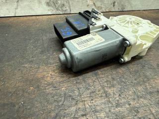 bontott VW GOLF V Jobb hátsó Ablakemelő Motor