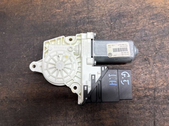 bontott VW GOLF V Jobb hátsó Ablakemelő Motor