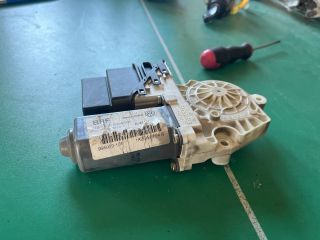 bontott VW GOLF V Jobb hátsó Ablakemelő Motor