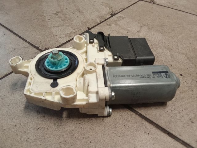 bontott VW GOLF V Jobb hátsó Ablakemelő Motor