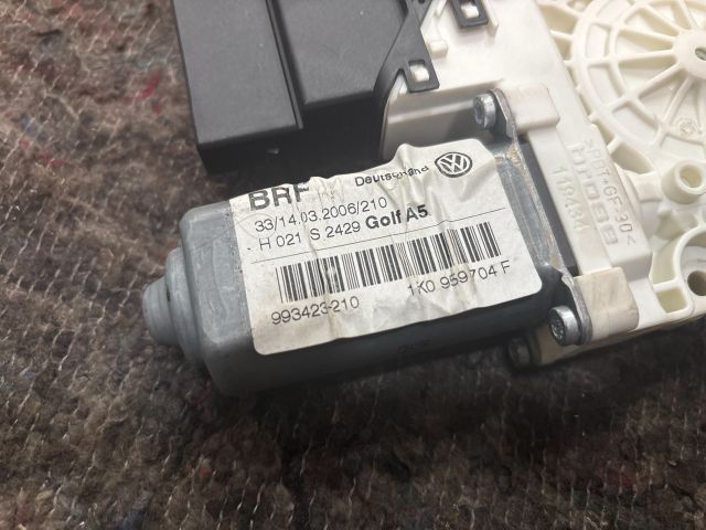 bontott VW GOLF V Jobb hátsó Ablakemelő Motor