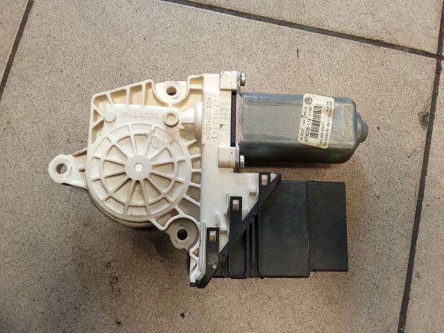 bontott VW GOLF V Jobb hátsó Ablakemelő Motor