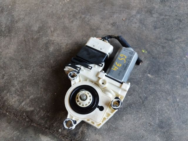 bontott VW GOLF V Jobb hátsó Ablakemelő Motor