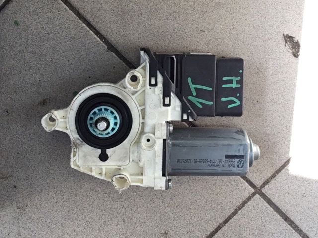 bontott VW GOLF V Jobb hátsó Ablakemelő Motor