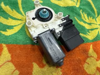 bontott VW GOLF V Jobb hátsó Ablakemelő Motor