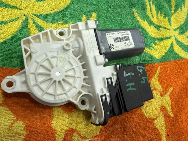 bontott VW GOLF V Jobb hátsó Ablakemelő Motor