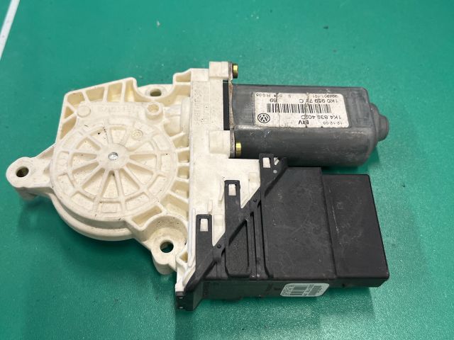 bontott VW GOLF V Jobb hátsó Ablakemelő Motor