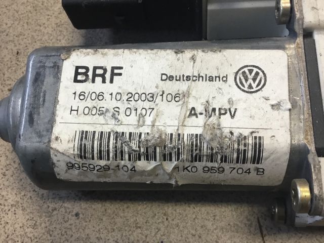 bontott VW GOLF V Jobb hátsó Ablakemelő Motor