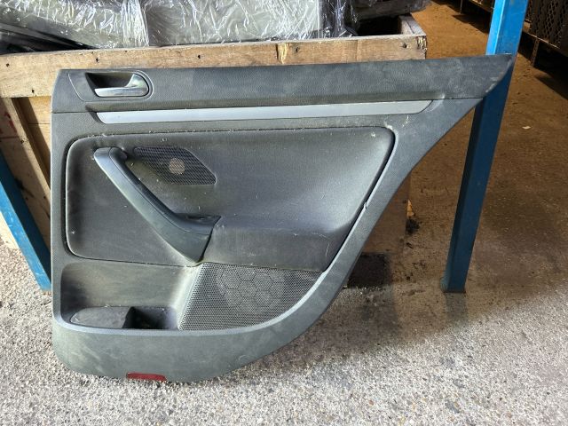 bontott VW GOLF V Jobb hátsó Ajtó Kárpit