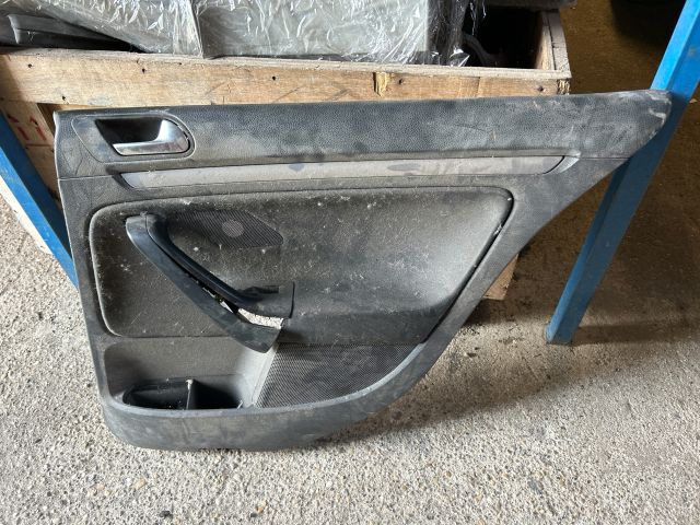 bontott VW GOLF V Jobb hátsó Ajtó Kárpit