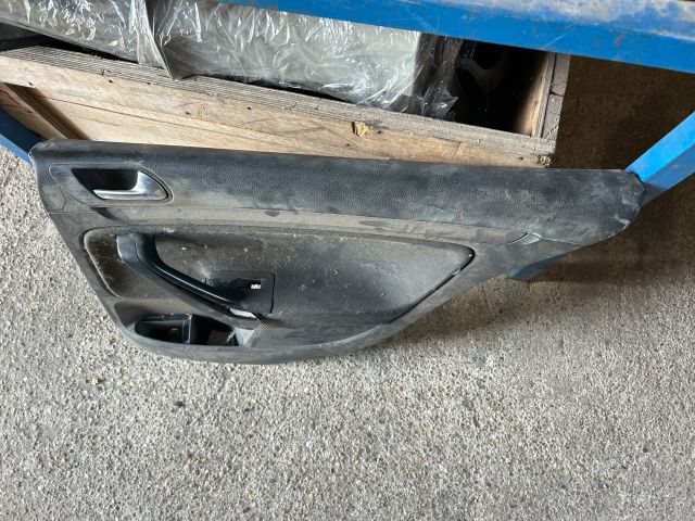 bontott VW GOLF V Jobb hátsó Ajtó Kárpit