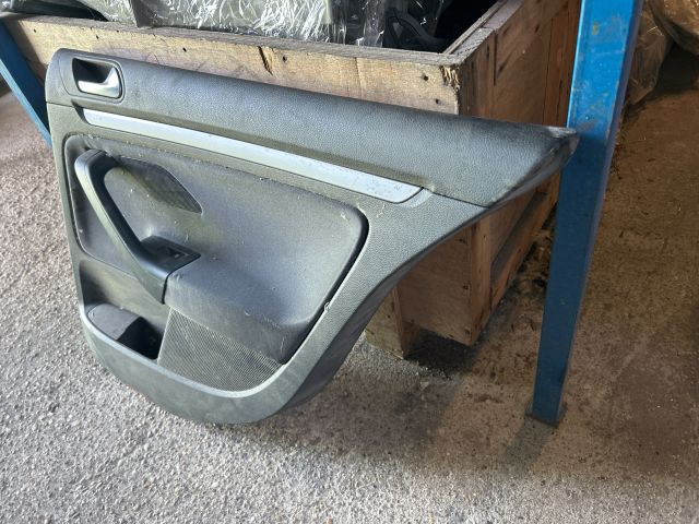bontott VW GOLF V Jobb hátsó Ajtó Kárpit