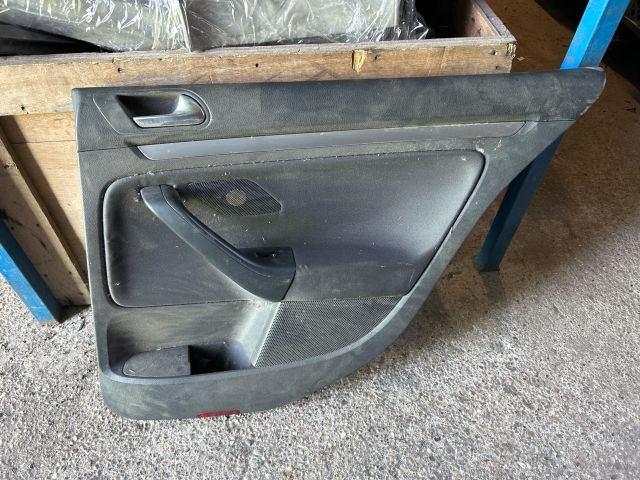 bontott VW GOLF V Jobb hátsó Ajtó Kárpit