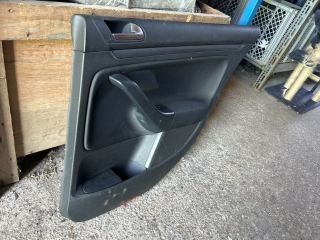 bontott VW GOLF V Jobb hátsó Ajtó Kárpit