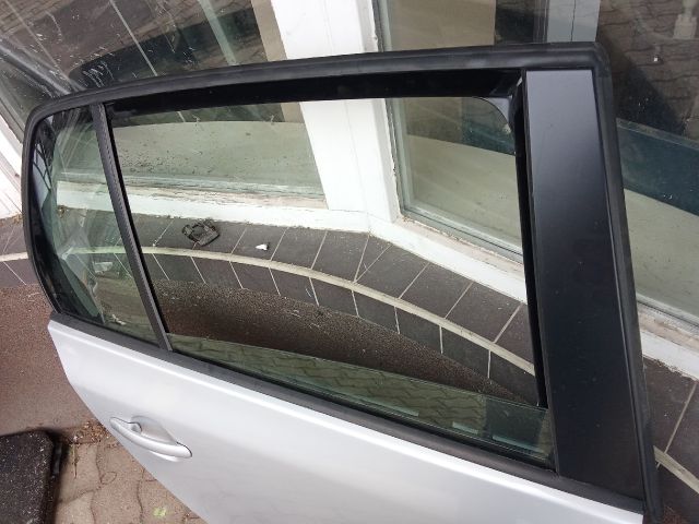 bontott VW GOLF V Jobb hátsó Ajtó (Részeivel)