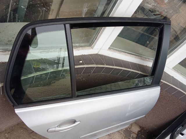bontott VW GOLF V Jobb hátsó Ajtó (Részeivel)
