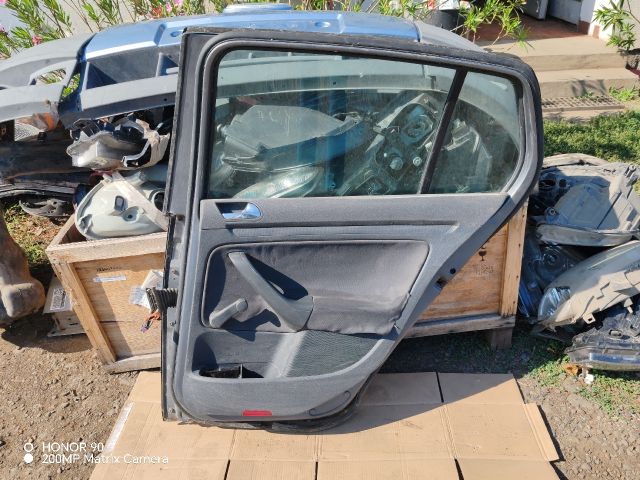bontott VW GOLF V Jobb hátsó Ajtó (Részeivel)