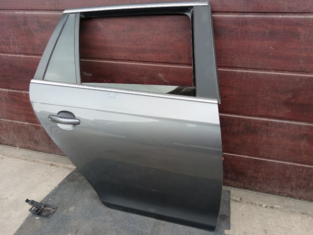 bontott VW GOLF V Jobb hátsó Ajtó (Részeivel)