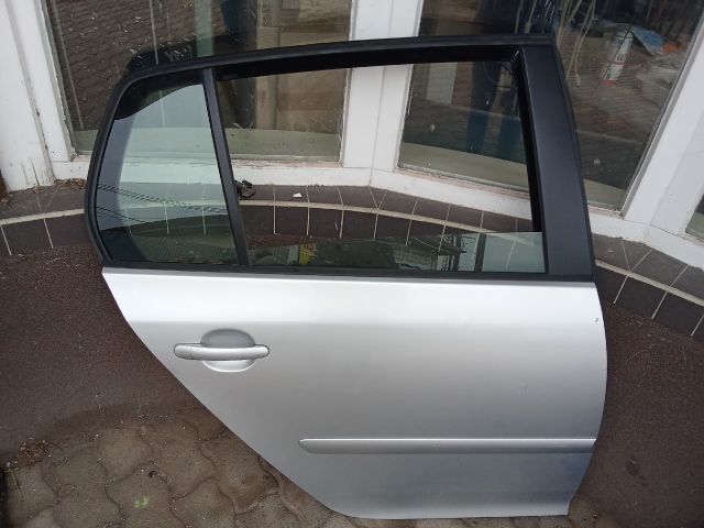 bontott VW GOLF V Jobb hátsó Ajtó (Részeivel)