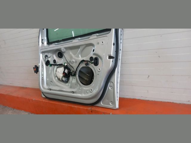 bontott VW GOLF V Jobb hátsó Ajtó (Részeivel)