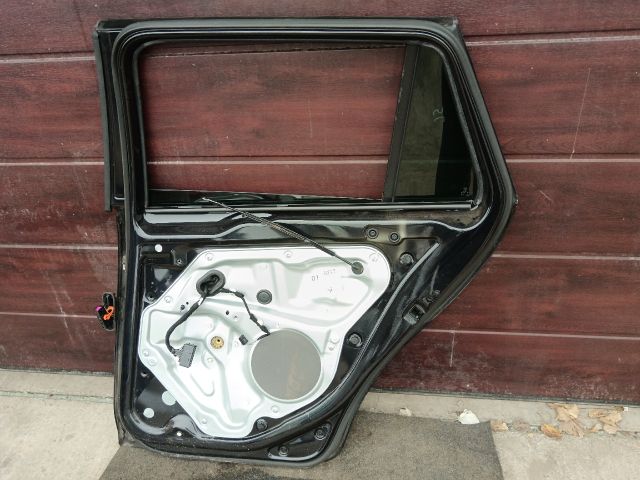 bontott VW GOLF V Jobb hátsó Ajtó (Részeivel)