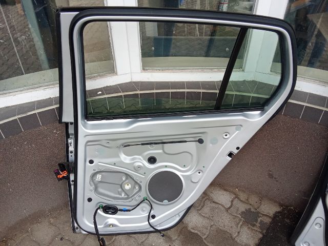 bontott VW GOLF V Jobb hátsó Ajtó (Részeivel)