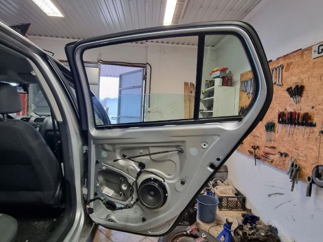 bontott VW GOLF V Jobb hátsó Ajtó (Üres lemez)