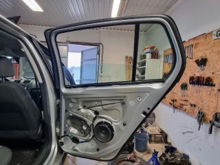 bontott VW GOLF V Jobb hátsó Ajtó (Üres lemez)