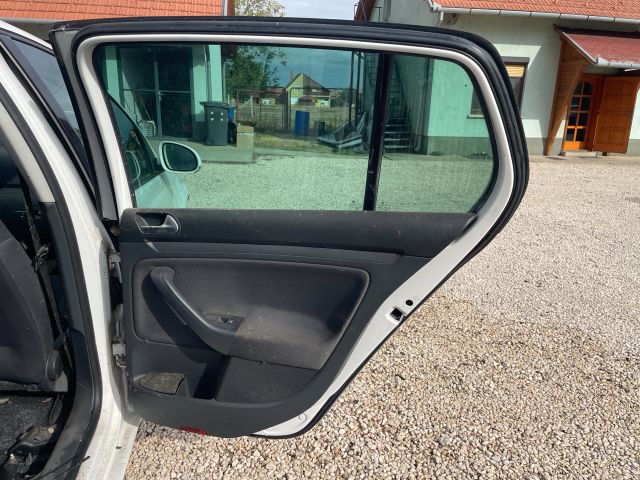 bontott VW GOLF V Jobb hátsó Ajtó (Üres lemez)