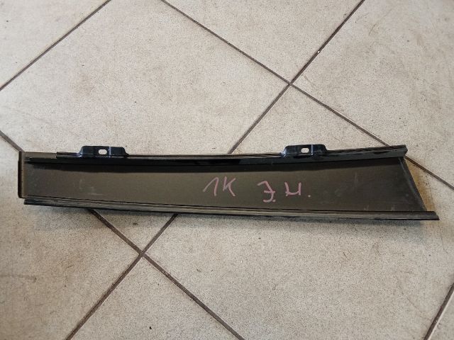 bontott VW GOLF V Jobb hátsó Ajtókeret Burkolat