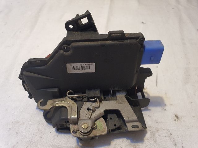 bontott VW GOLF V Jobb hátsó Ajtózár