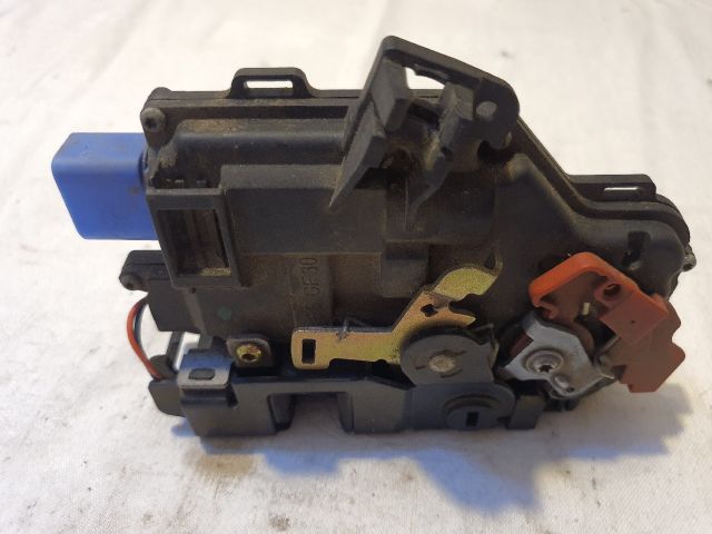 bontott VW GOLF V Jobb hátsó Ajtózár