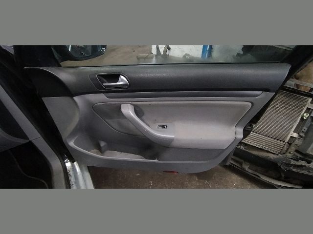 bontott VW GOLF V Jobb hátsó Biztonsági Öv Csat