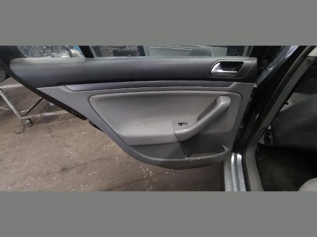 bontott VW GOLF V Jobb hátsó Biztonsági Öv Csat