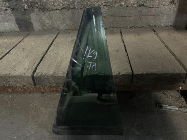 bontott VW GOLF V Jobb hátsó Fixüveg (Ajtóban)