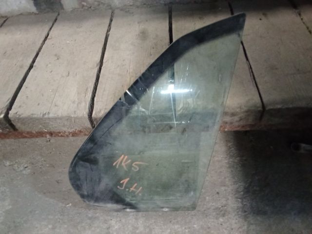 bontott VW GOLF V Jobb hátsó Fixüveg (Ajtóban)