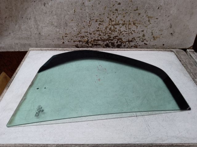 bontott VW GOLF V Jobb hátsó Fixüveg (Ajtóban)