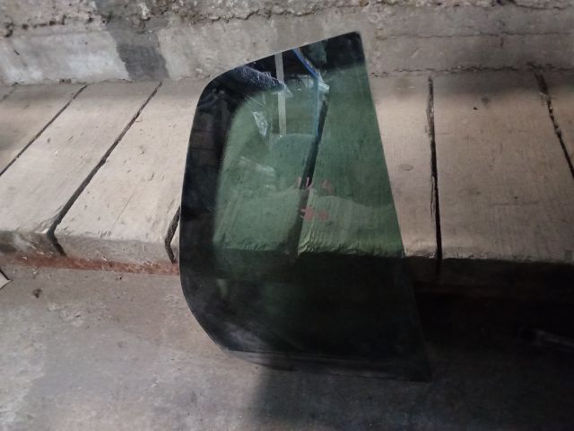 bontott VW GOLF V Jobb hátsó Fixüveg (Ajtóban)