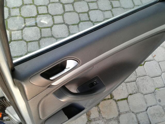 bontott VW GOLF V Jobb hátsó Fixüveg (Ajtóban)