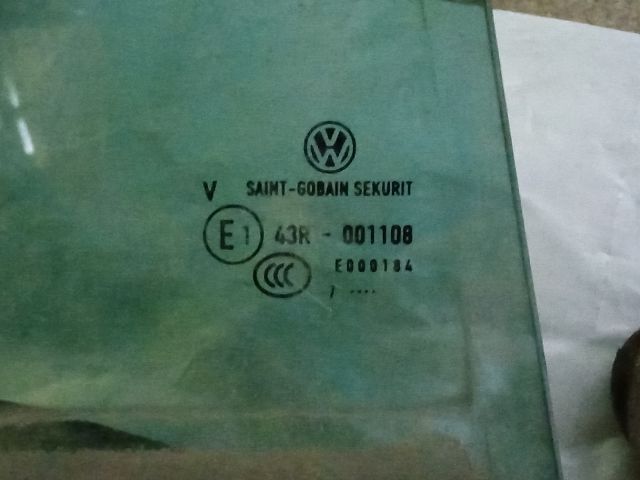bontott VW GOLF V Jobb hátsó Fixüveg (Ajtóban)