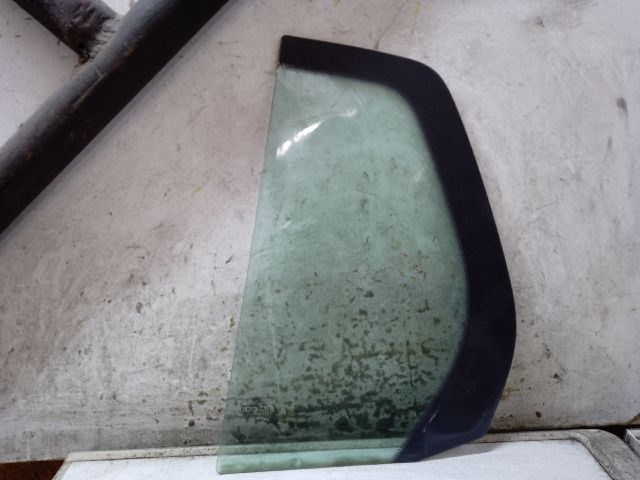 bontott VW GOLF V Jobb hátsó Fixüveg (Ajtóban)