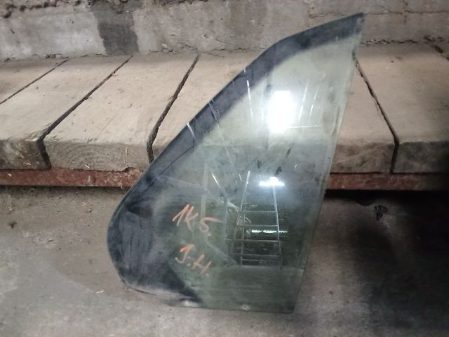 bontott VW GOLF V Jobb hátsó Fixüveg (Ajtóban)