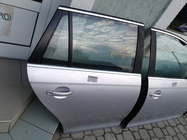 bontott VW GOLF V Jobb hátsó Fixüveg (Ajtóban)