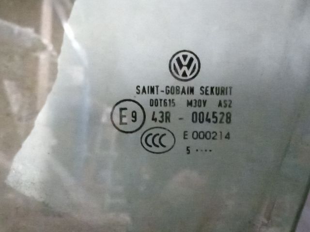 bontott VW GOLF V Jobb hátsó Fixüveg (Ajtóban)