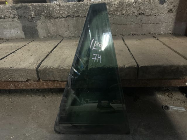 bontott VW GOLF V Jobb hátsó Fixüveg (Ajtóban)