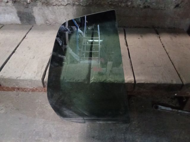 bontott VW GOLF V Jobb hátsó Fixüveg (Ajtóban)