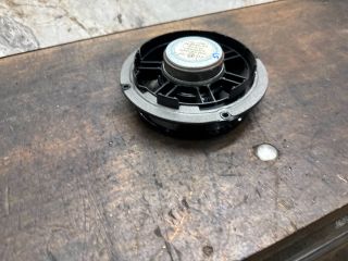 bontott VW GOLF V Jobb hátsó Hangszóró