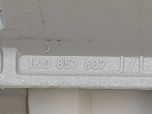 bontott VW GOLF V Jobb hátsó Kapaszkodó (Felső)